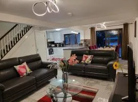 2023 & 2024 Winner of Travellers Award - Four Bedroom Houses & Studio Apartments - HS2 Contractors - NEC - Birmingham Airport - BCU & Aston University - Heartland Hospital - Jaguar - Star City