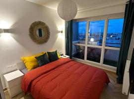PARIS PANTIN Magnifique Appartement 4 pièces de 108m2 avec 2 PARKING intérieur - très cosy pour 1 à 12 personnes - Entièrement refait à neuf ENTIRE APARTMENT LUXURIOUS AND WARM - PANTIN PARIS 19 ème FREE WIFI GRATUIT، فندق في بانتين