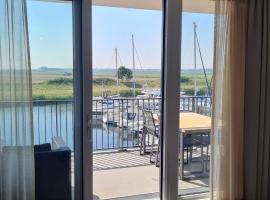 Luxe 4 persoons appartement in Residence Marina Kamperland 2c、カンペルラントのホテル