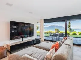 Charming and Spacious Residence in the Heart of Brent by GuestLee