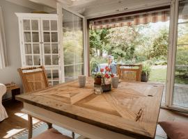 EDEN COTTAGE, Bezauberndes Schwedenhaus mit Garten und Kamin, logement avec cuisine &agrave; Stein am Rhein