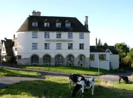 The Bear Of Rodborough Hotel