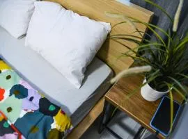 ALABAS - Stylish Central Apartment Check In 24h - Steps from Market Square & River