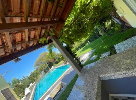 Villa de Luxe avec Vue sur Mer, Grand Jardin et Piscine Privée à Tabarka, hotel v destinaci Tabarka