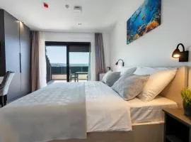 Luxury Sea View Apartments with Panoramic Balcony & Private Parking, Casa sul Mare