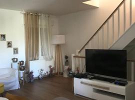 Maison familiale entre Paris et Dysneland, hotel en Montreuil