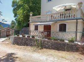La Fioraia e La Legnaia, hotel v destinaci LʼAquila