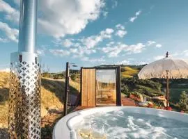 Respiro Glamping Private Retreat with Hot Tub