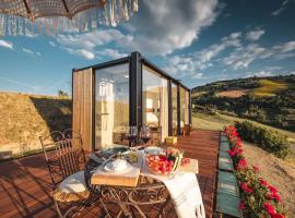Tiny House Respiro Glamping، بيت صغير في تشيسينا