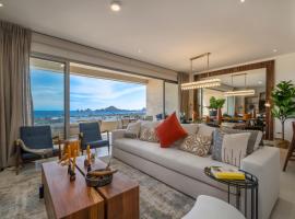 Luxury Condo with Ocean View, Balcony, and Pool, hotel em Cabo San Lucas