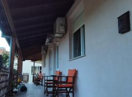 Anestis house, hotel en Férai