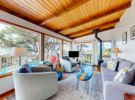 Shoreline Cottage Oceanfront Vacation Rental, hotel di Cape Meares