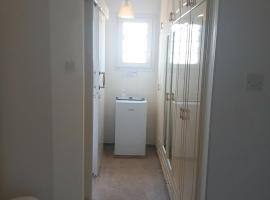 Vasilis family room, homestay in Dhromolaxia