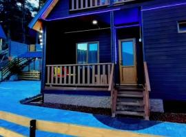 კოტეჯი ბუნებით და ლამაზი ხედებით, hotel s jacuzzi v destinaci Surami