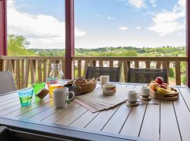 Chalet ILUNA climatisé 2 à 6 pers 3ch 2 sdb piscine et sérénité, hotel in Hasparren