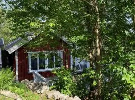 Hilltop fjord cottage