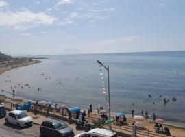 Appart paillote bou ismail, hotel con estacionamiento en Bou Isma&iuml;l