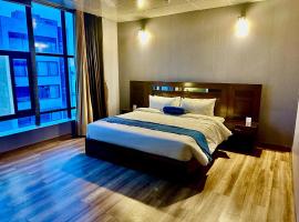 Luxury Apartment in DHA Phase 8, Near Allama Iqbal International Airport, hotel v destinaci Lahore