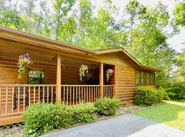 Smoky Mountain Enchanting Haven 3BR2BA Cabin، فندق في سيفيرفيل