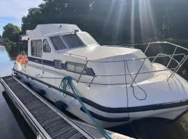 Séjour insolite sur un bateau au cœur de Châtillon-en-Bazois, romantisme et nature inclus - API-1-46-17