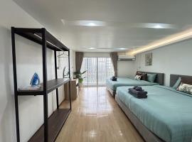 5BR Villa, 6min to Lee Garden, with Pool&Gym,18 PAX - StarLight, hotel med pool i Hat Yai