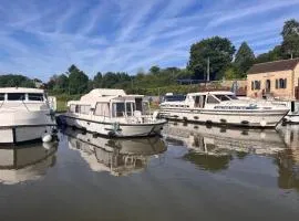 Séjour insolite en bateau sur le canal à Châtillon-en-Bazois, 8 personnes - API-1-46-25