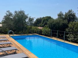 Villa Mila with private pool by Olivestone Village, hotel en Ágios Márkos