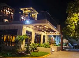 The Lumber Hotel and Resort