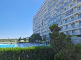 Blaxy Residence E401