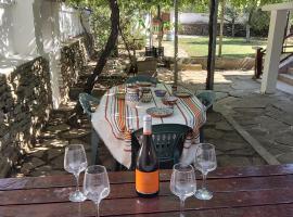 House Sleeps 6-Garden-FreeParking-Bbq-Patio, villa in Ognen