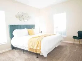 Cozy King 2 bedroom at Easton near Airport