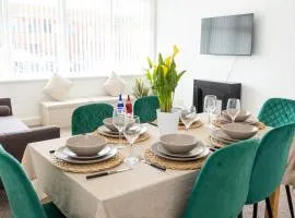 Manchester Airport Modernised Apartment - Free parking