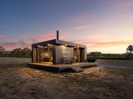 Luxury Vineyard Cabin Escape, chalet i McLaren Flat