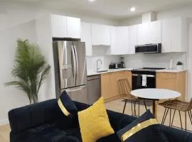 Brand New Deluxe 2 Bedroom Suite with AC & Den