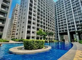 Stylish King Bed Studio Condotel near Mall of Asia & Airport - JWL Suites