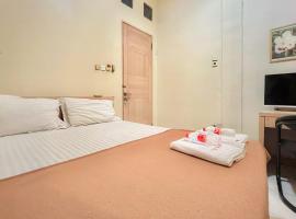 Wisma Anggrek Syariah Mitra Reddoorz, hotel v destinaci Ciater-hilir