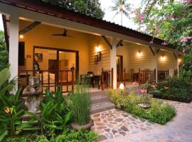 Dyeva 1 BR Quirky Garden Room Double ZN137, hotel in Mangsit