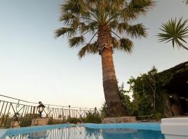 Vardiola Houses, close to Agios Sostis Beach, by ZanteWize, hotel in Lithakia