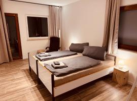 FELIX LIVING 10, 3 Zimmer, 4 Betten, Parkplatz, hotel v mestu Salzweg