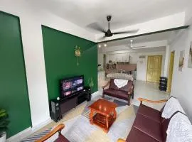 Peaceful Pines 4 ROOMS FULL AC & NETFLIX by EZYROOM MELAKA