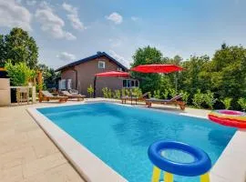 Awesome Home In Gornji Vinkovec