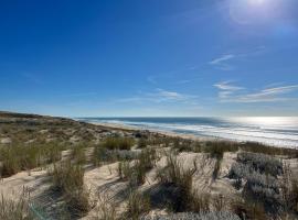 Relax plage et bassin, Hotel in Le Porge