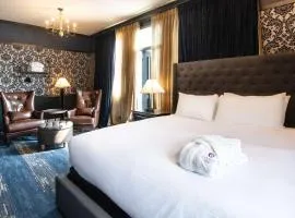 Midnight Sun, a Coast Hotel