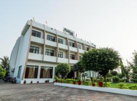 Mūnak में, होटल OYO 18465 Hotel Nestway