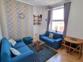 Southsea Escape - Coastal Holiday Apartment - 2 double bedrooms