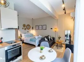Phevos & Athena Luxury Suite With View In Nea Makri