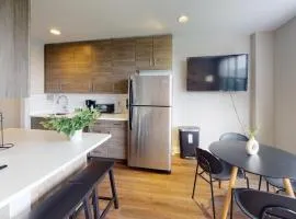 Avenue A810 Epic 2br, Pool, Gym, Parking