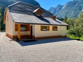 FAMILY HOUSE Pri Kovaču, hotelli kohteessa Soča