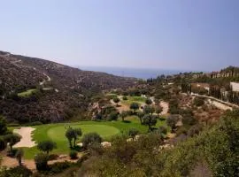 Beautiful Villa Pera with private pool and lovely gardens, Aphrodite Hills