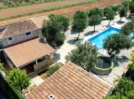 Gorgeous Home In Ston